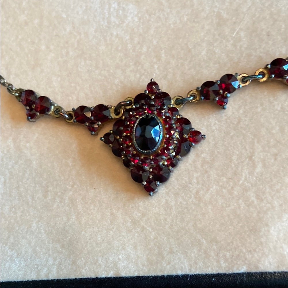 Elegant Gold Necklace with Rich Red Garnet Stones. Vintage. - Picture 2 of 4